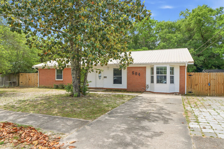 Property Photo:  504 23rd Street  FL 32578 