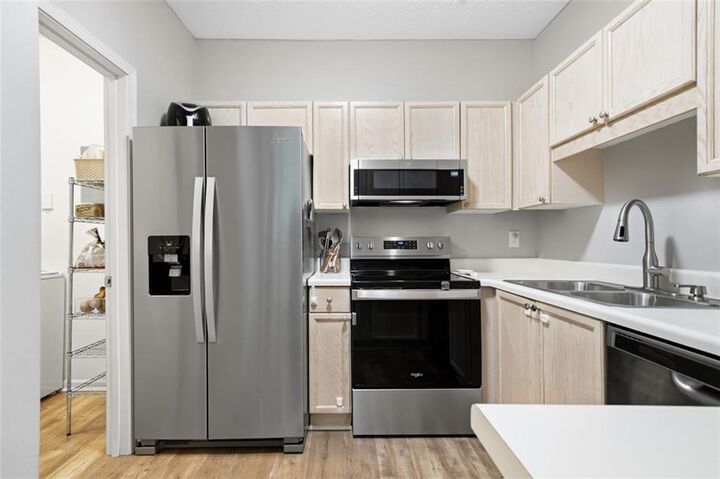 Property Photo:  213 Bentley Place  GA 30084 