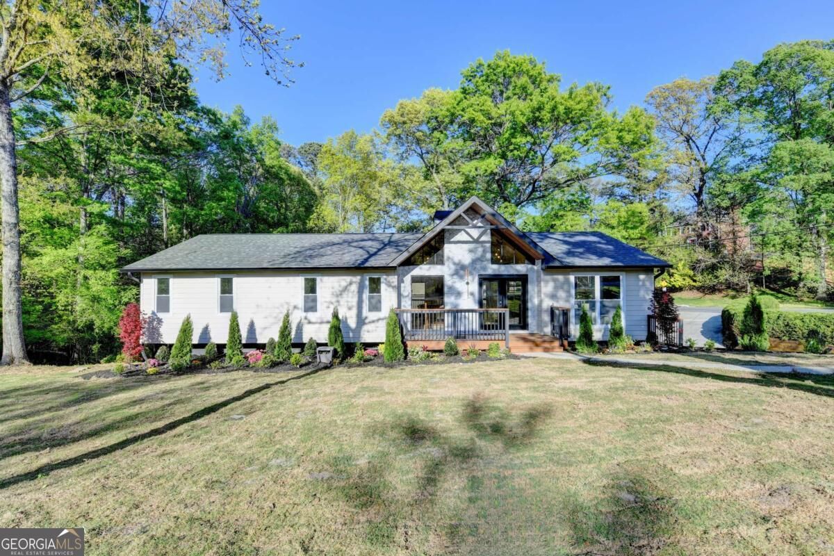 Property Photo:  1695 Maple Ridge Drive  GA 30024 