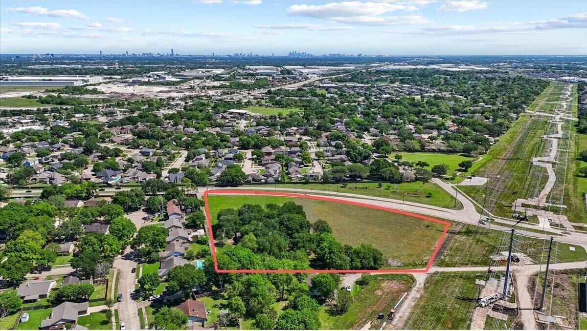 Property Photo:  718 Staffordshire Road  TX 77477 