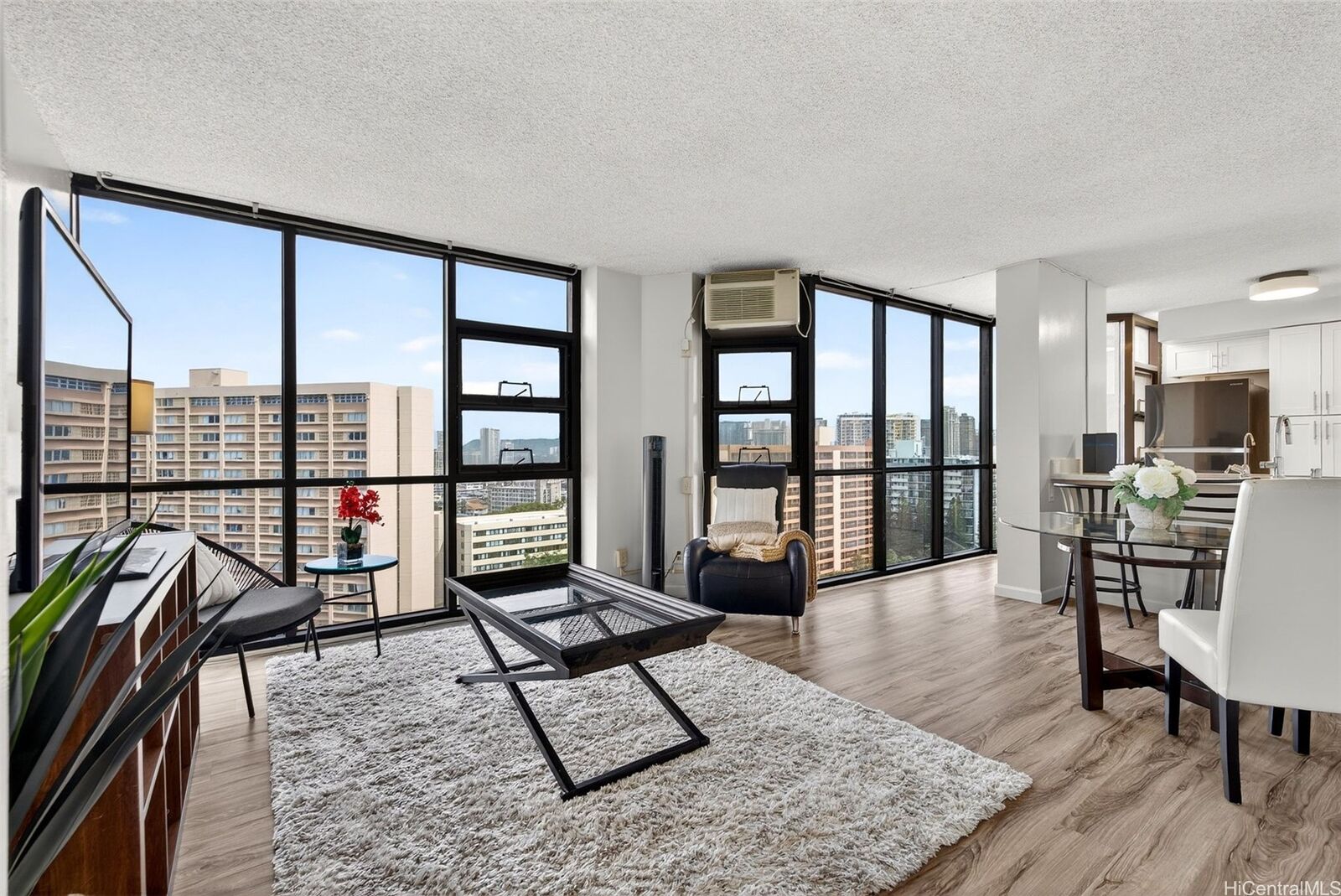 Property Photo:  930 Kaheka Street 1705  HI 96814 