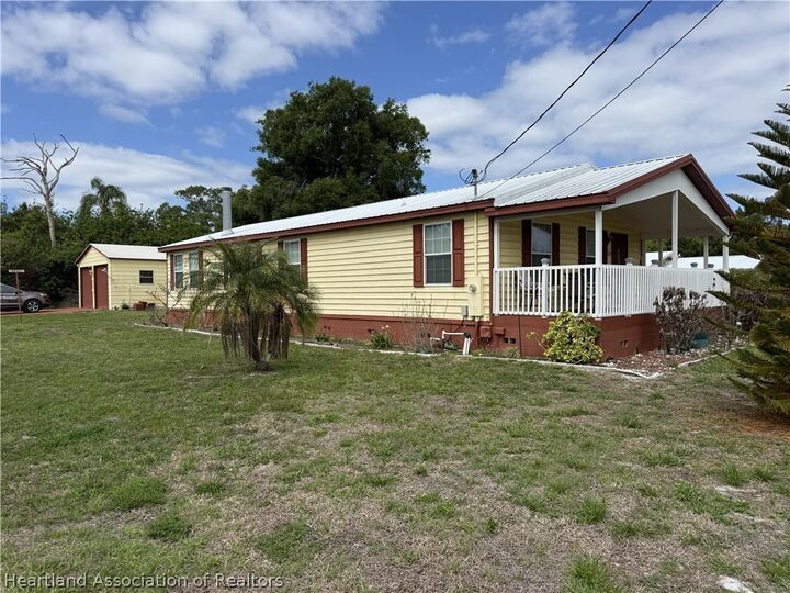 Property Photo:  2505 Sunset Drive  FL 33870 