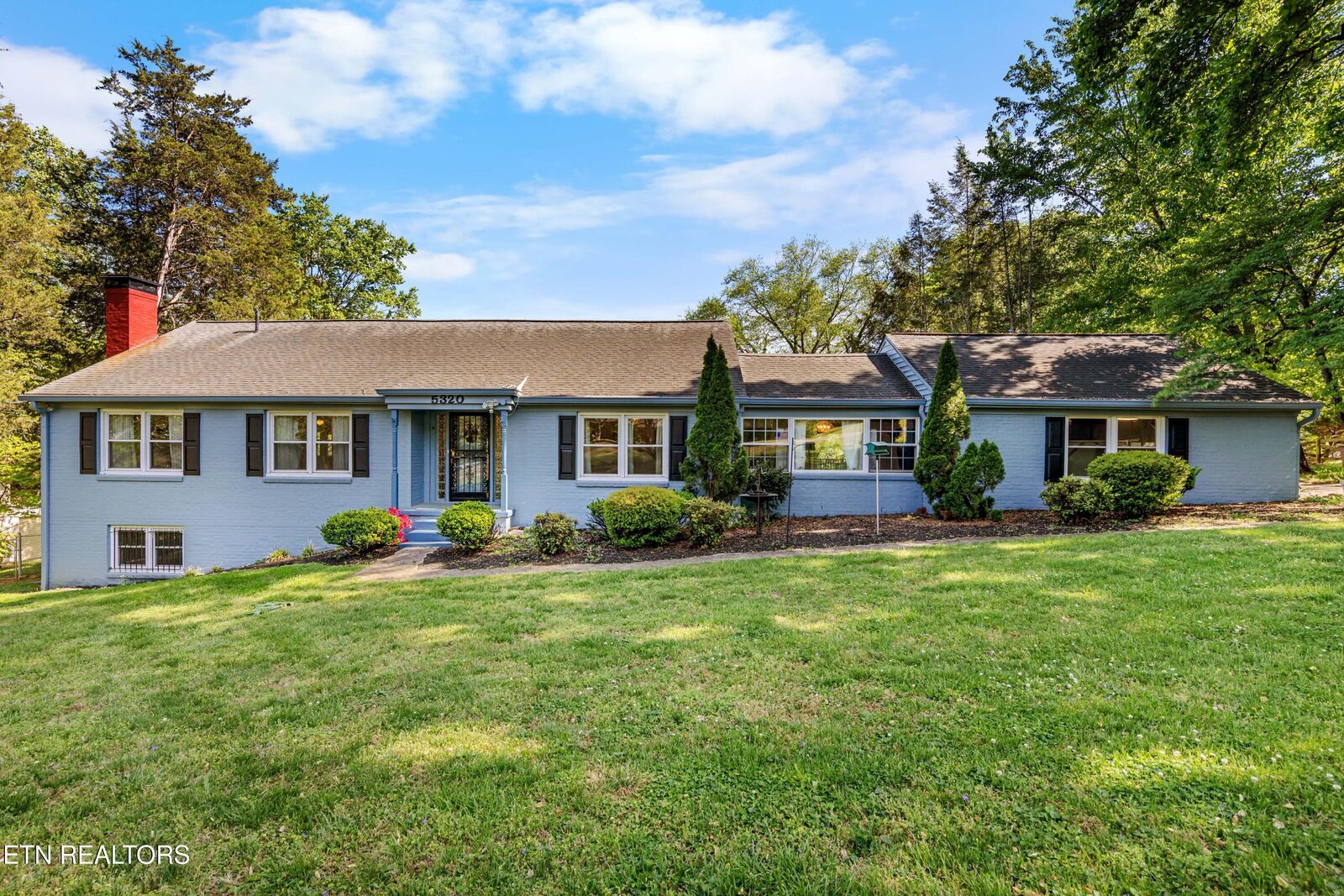 Property Photo:  5320 E Sunset Rd  TN 37914 