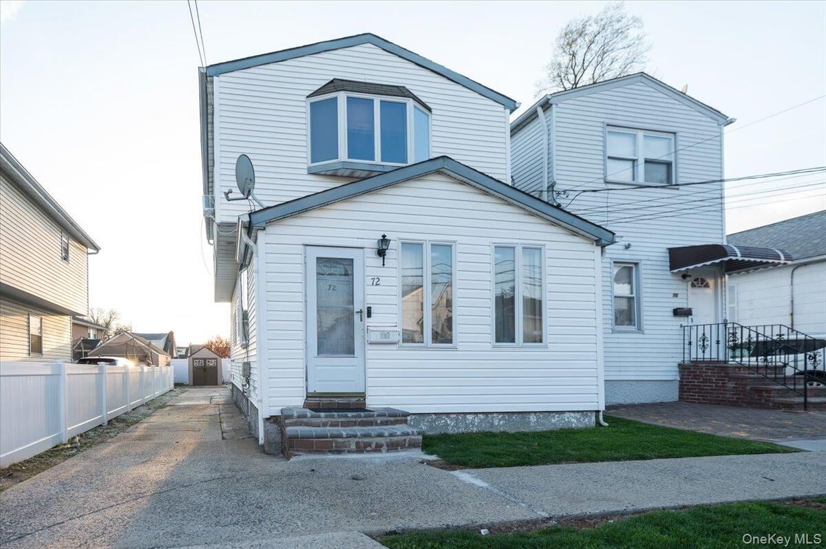 Property Photo:  72 Oakley Avenue  NY 11003 