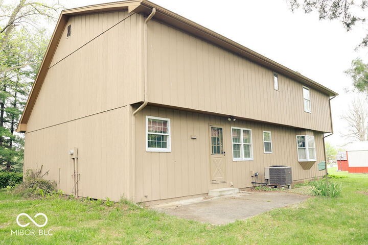 Property Photo:  1221 S Poplar Street  IN 47274 