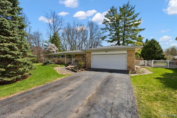 Property Photo:  38482 Applewood Street  MI 48036 1807 
