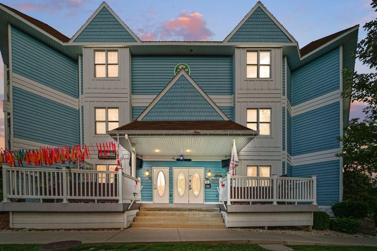 Property Photo:  123 Center St 212  WI 53147 