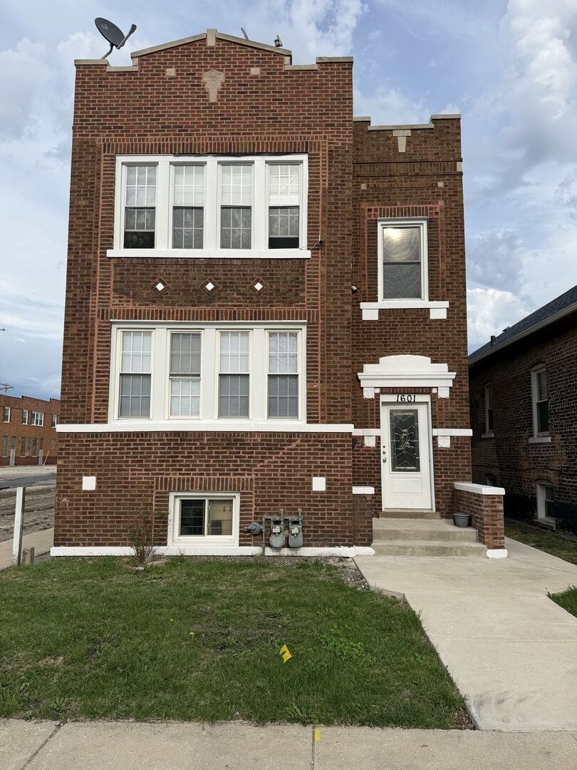 Property Photo:  1601 S 48th Court  IL 60804 