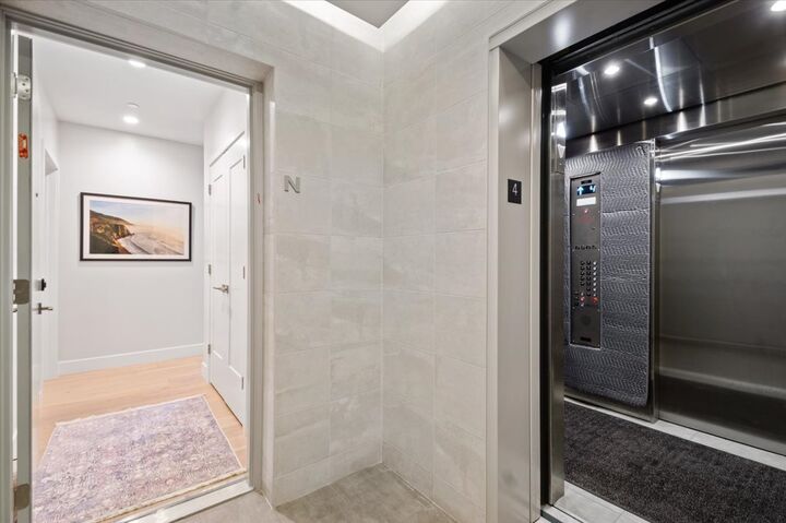 Property Photo:  550 N Ogden Avenue 4N  IL 60642 