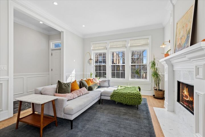 Property Photo:  1700 N Harding Avenue  IL 60647 