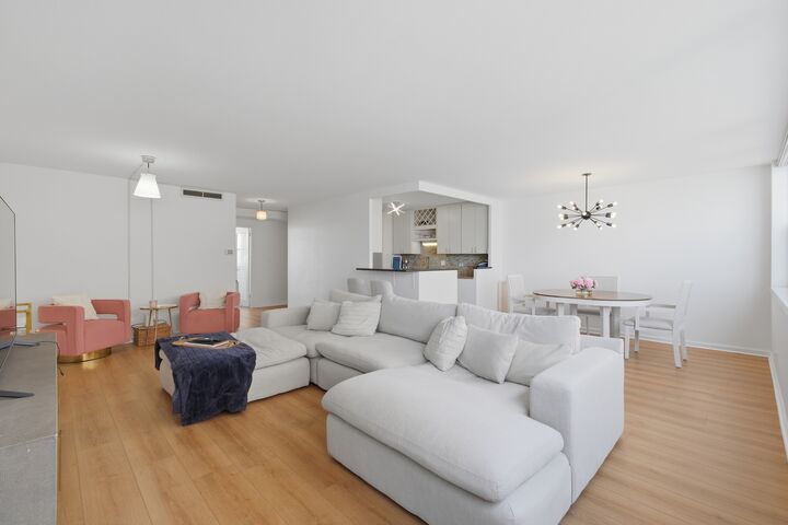Property Photo:  6301 N Sheridan Road 8E  IL 60660 