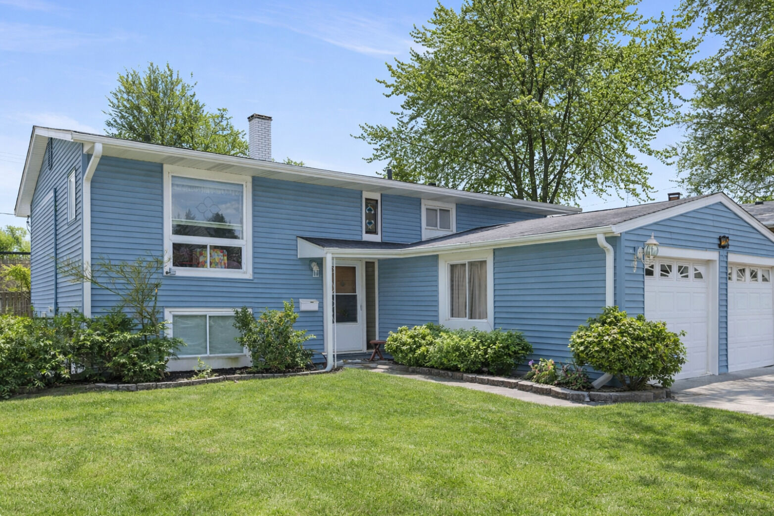 Property Photo:  225 E Lincoln Avenue  IL 60139 