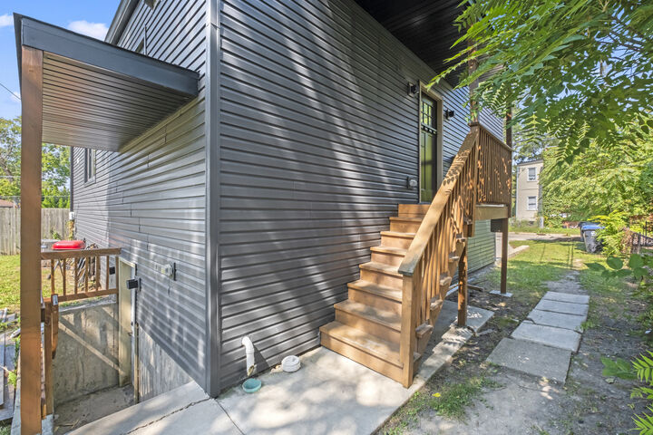 Property Photo: 2307 Lake Street 2 IL 60201