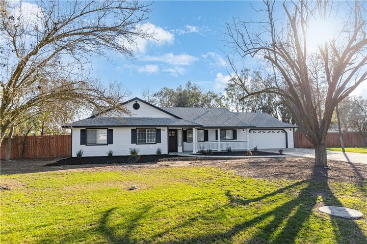 Property Photo:  28702 Rancho  CA 93638 
