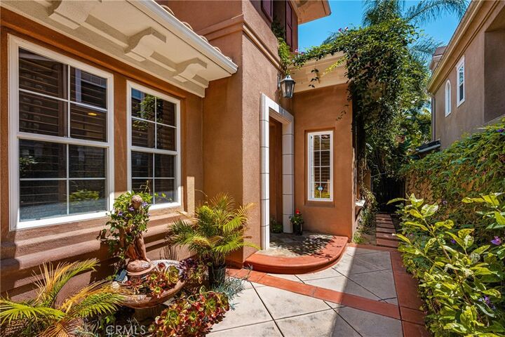 Property Photo:  40 Paso Robles  CA 92602 