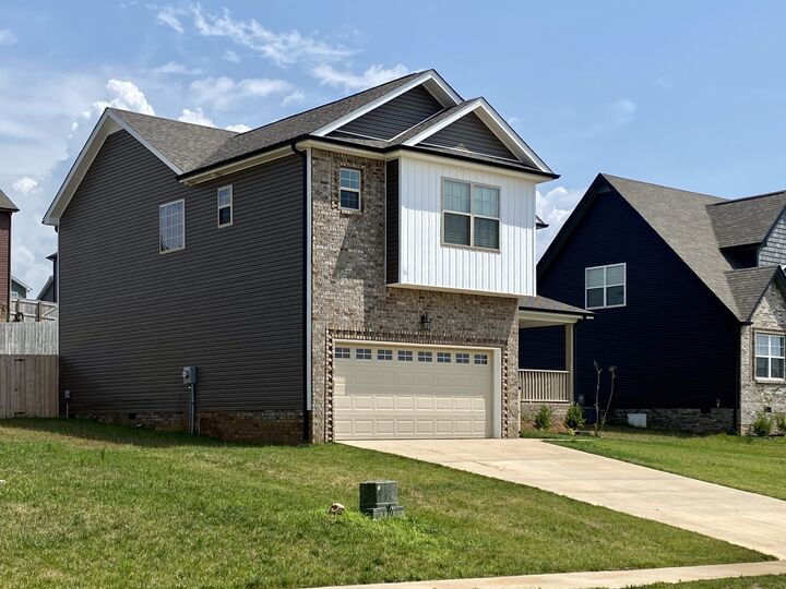 Property Photo:  835 Crestone Ln  TN 37042 