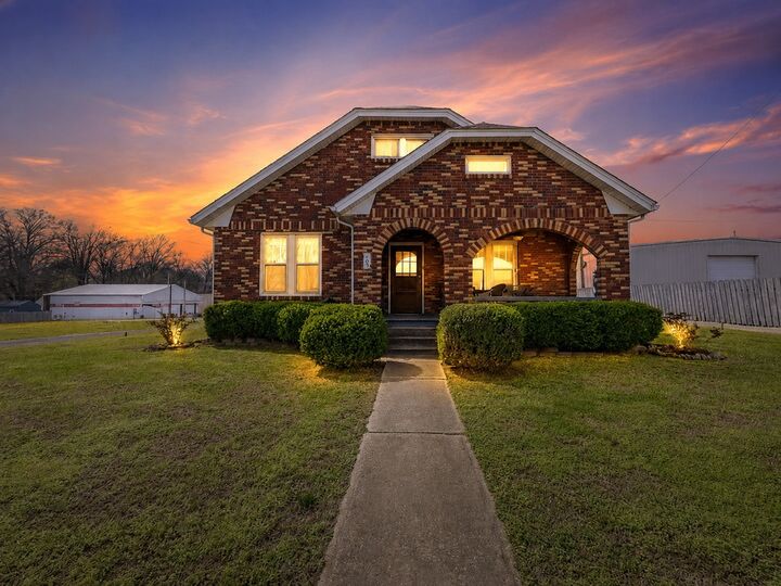 Property Photo:  105 S Trenton St  TN 38369 