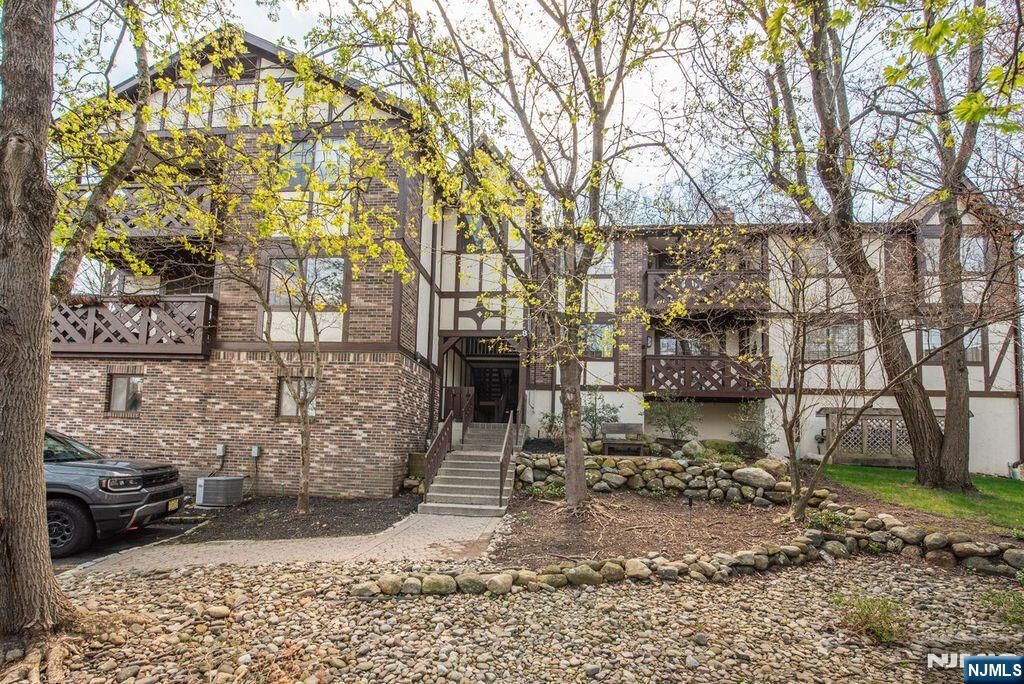 Property Photo:  802 Thoreau Court  NJ 07430 