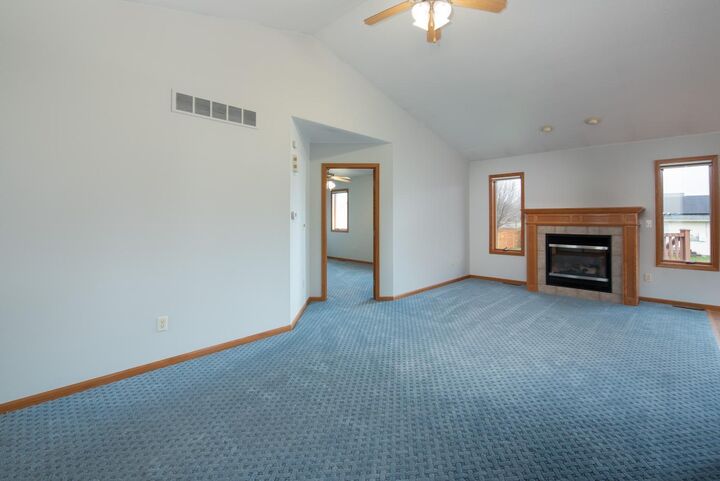 Property Photo:  104 Cole Court  MN 56001 