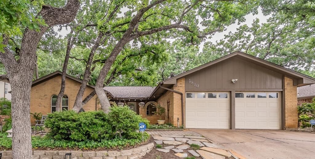 Property Photo:  5810 Ridge Drive  TX 76016 