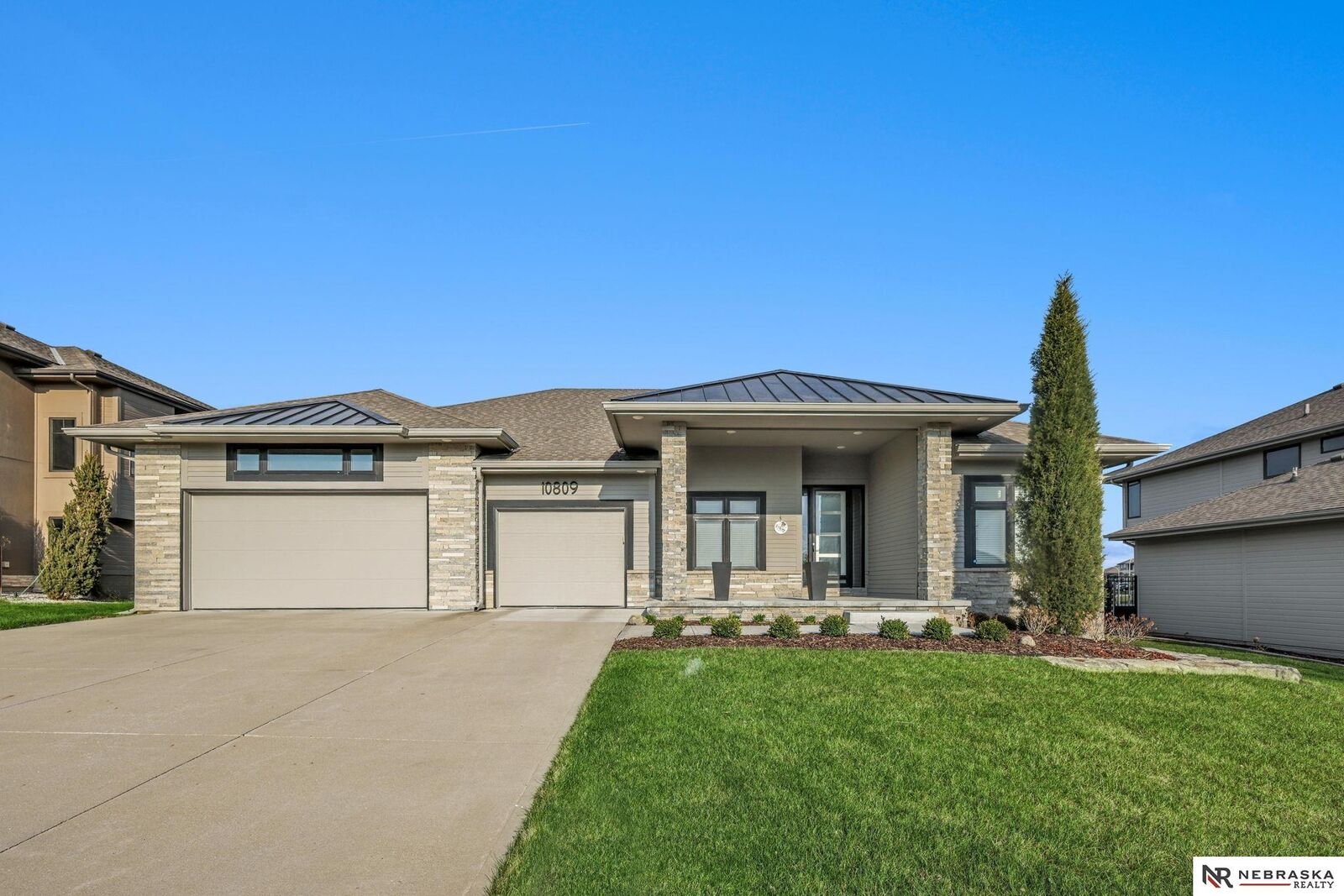 Property Photo: 10809 S 186th Avenue NE 68136