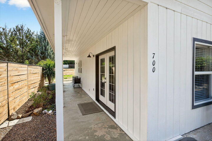 Property Photo:  700 Hueners Lane  OR 97530 