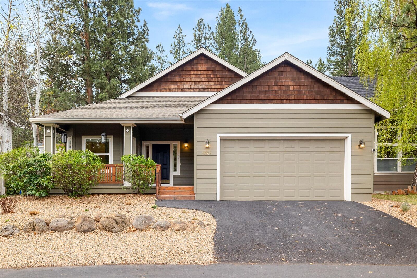 Property Photo: 19563 Meadowbrook Drive OR 97702