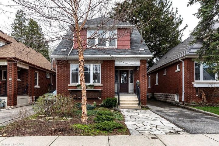 Photo de la propriété:  93 Houghton Avenue S  ON L8K 2M9 