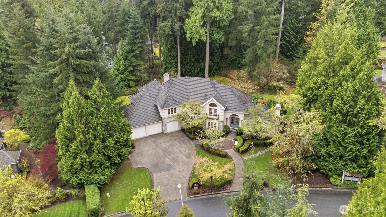 Property Photo: 13799 NE 32nd Place WA 98005