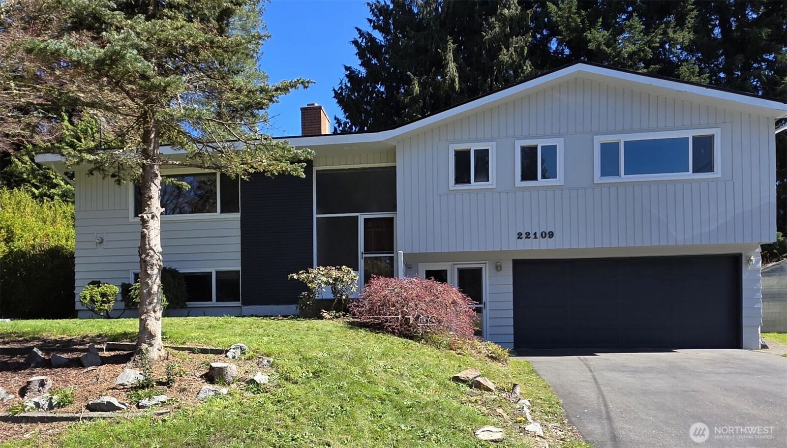 Home for sale in Edmonds: 22109 93rd Place W, Edmonds, WA 98020