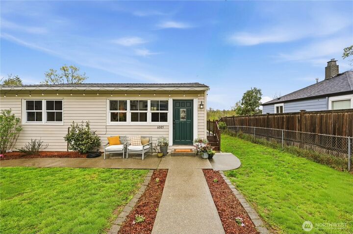 Property Photo:  6005  21st Street SW  WA 98106 