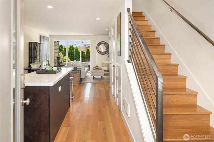 Property Photo:  223  5th Avenue 1  WA 98033 