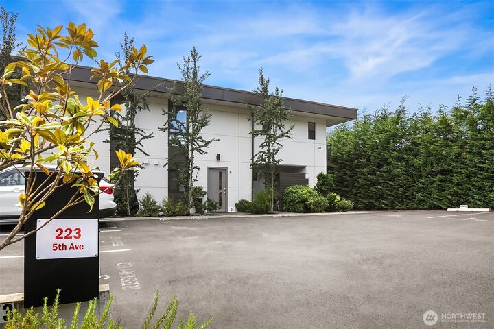 Property Photo:  223  5th Avenue 1  WA 98033 