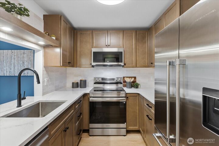 Property Photo: 21615 80th Avenue W 215 WA 98026