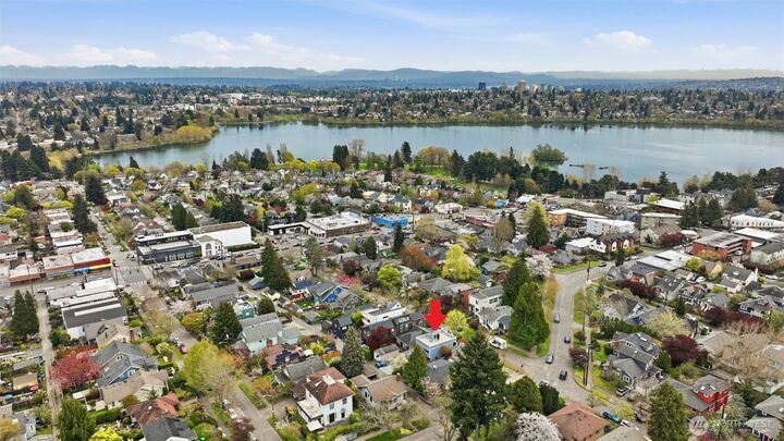 Property Photo:  906 N 76th Street  WA 98103 