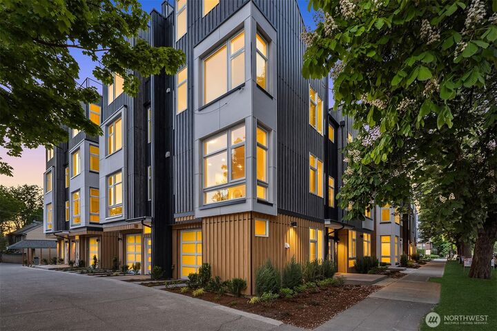 Property Photo:  1713  17th Avenue  WA 98122 