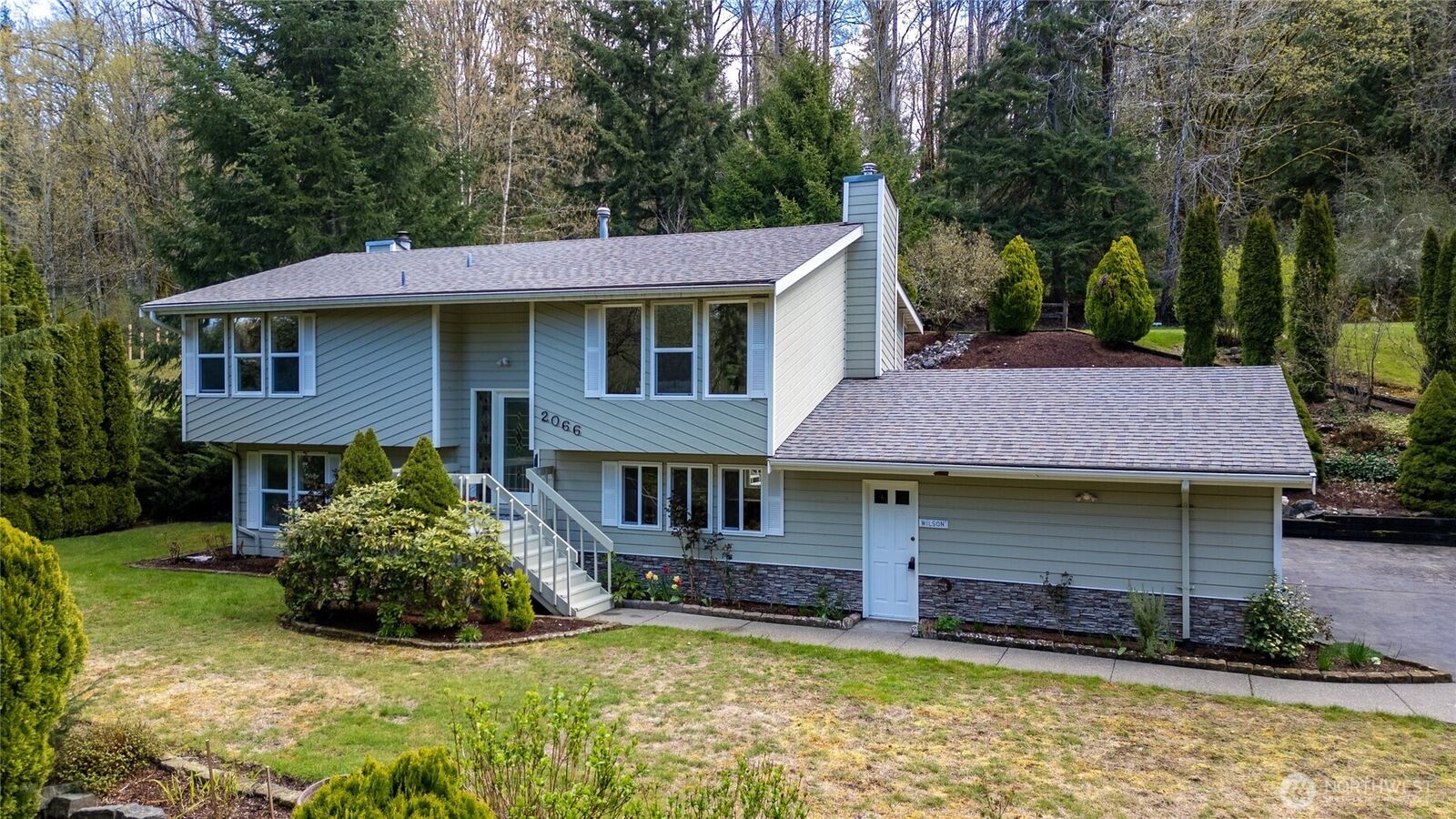 Property Photo:  2066  Jefferson Avenue  WA 98229 