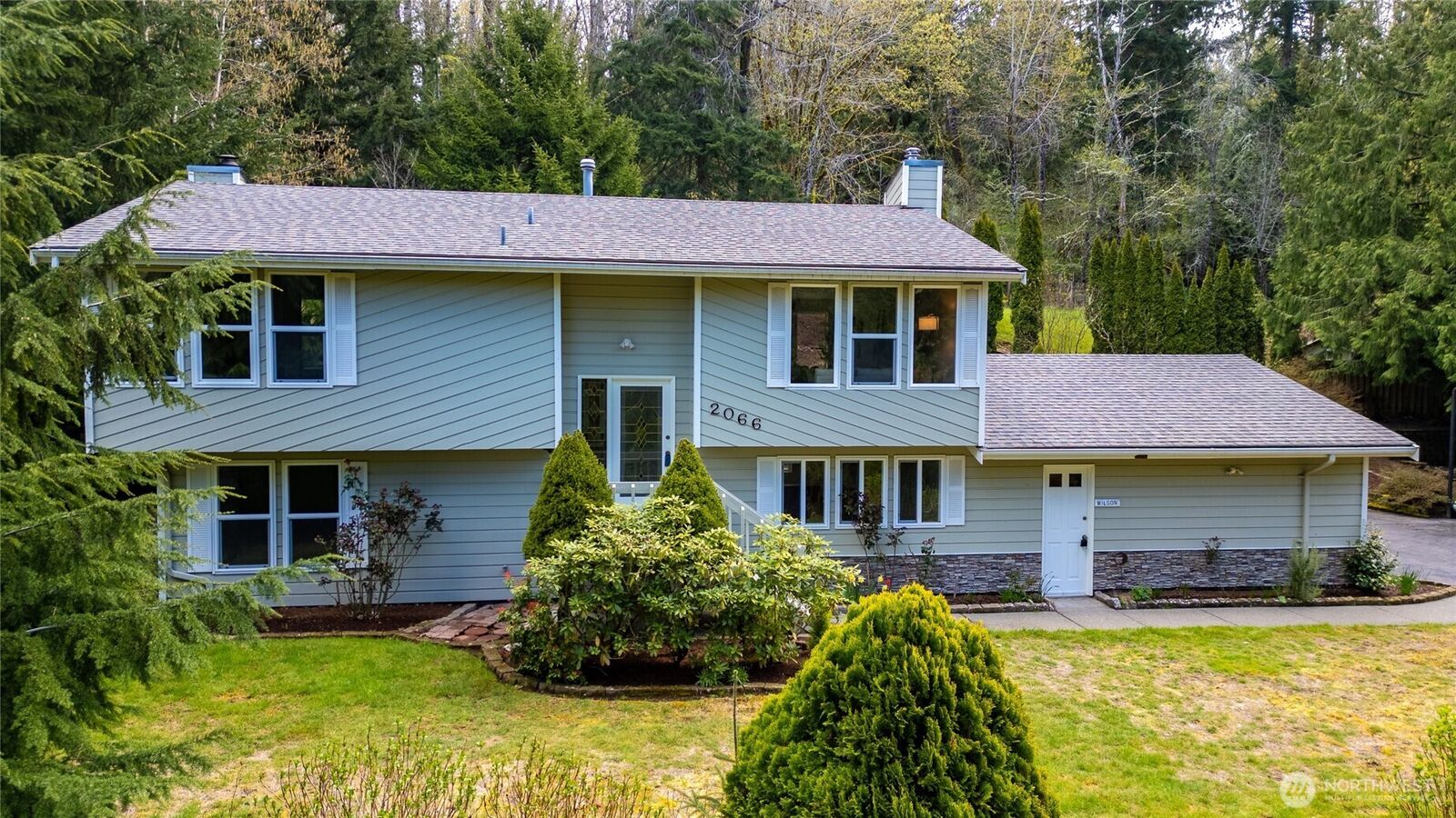 Property Photo:  2066  Jefferson Avenue  WA 98229 