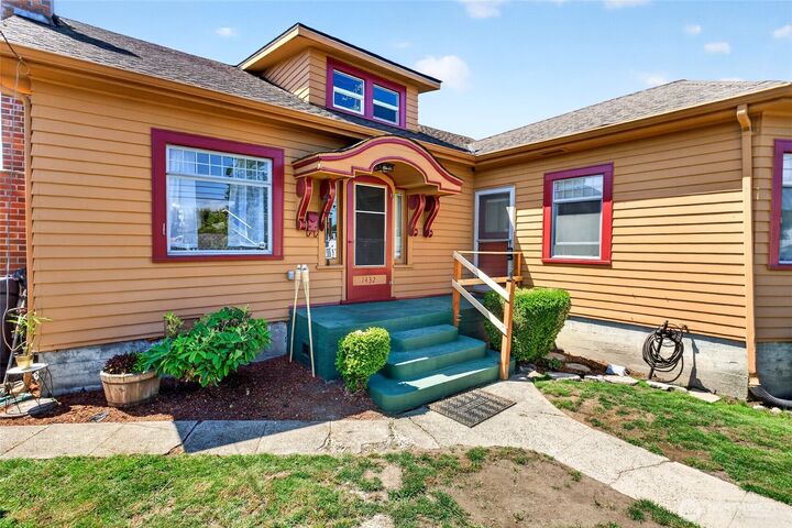 Property Photo: 1432 S 56th Street WA 98408