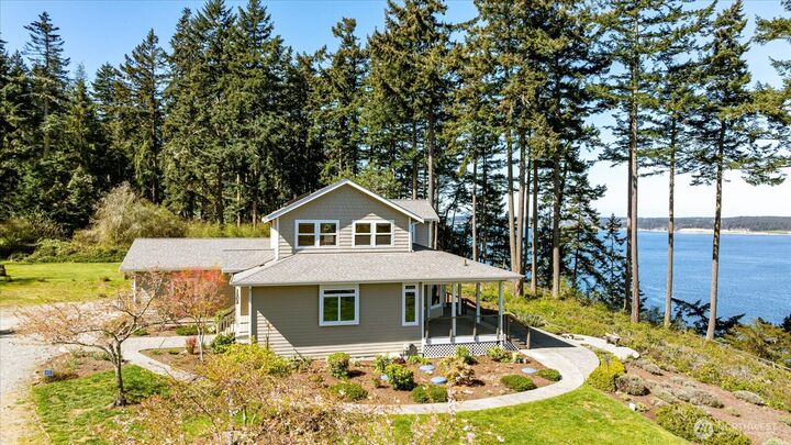 Property Photo:  1202 NE Burnham Place  WA 98239 