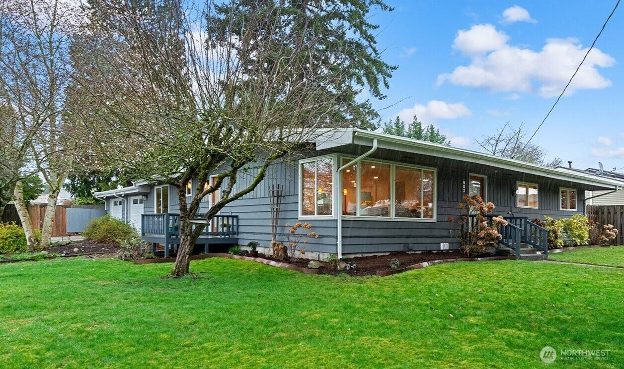Property Photo: 4902 NE 7th Place WA 98059