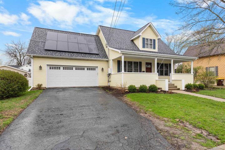 Property Photo:  607 S 6th Street  IL 61061 