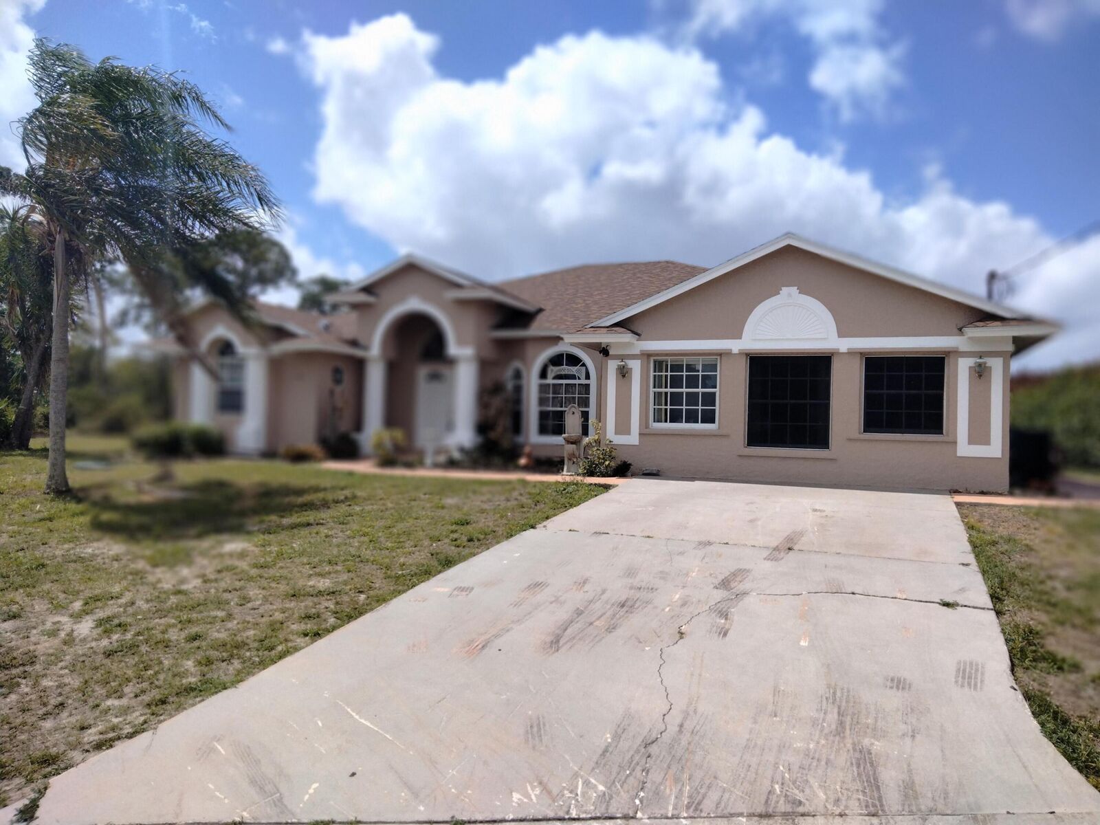 Property Photo:  312 SW Buzby Court  FL 34953 