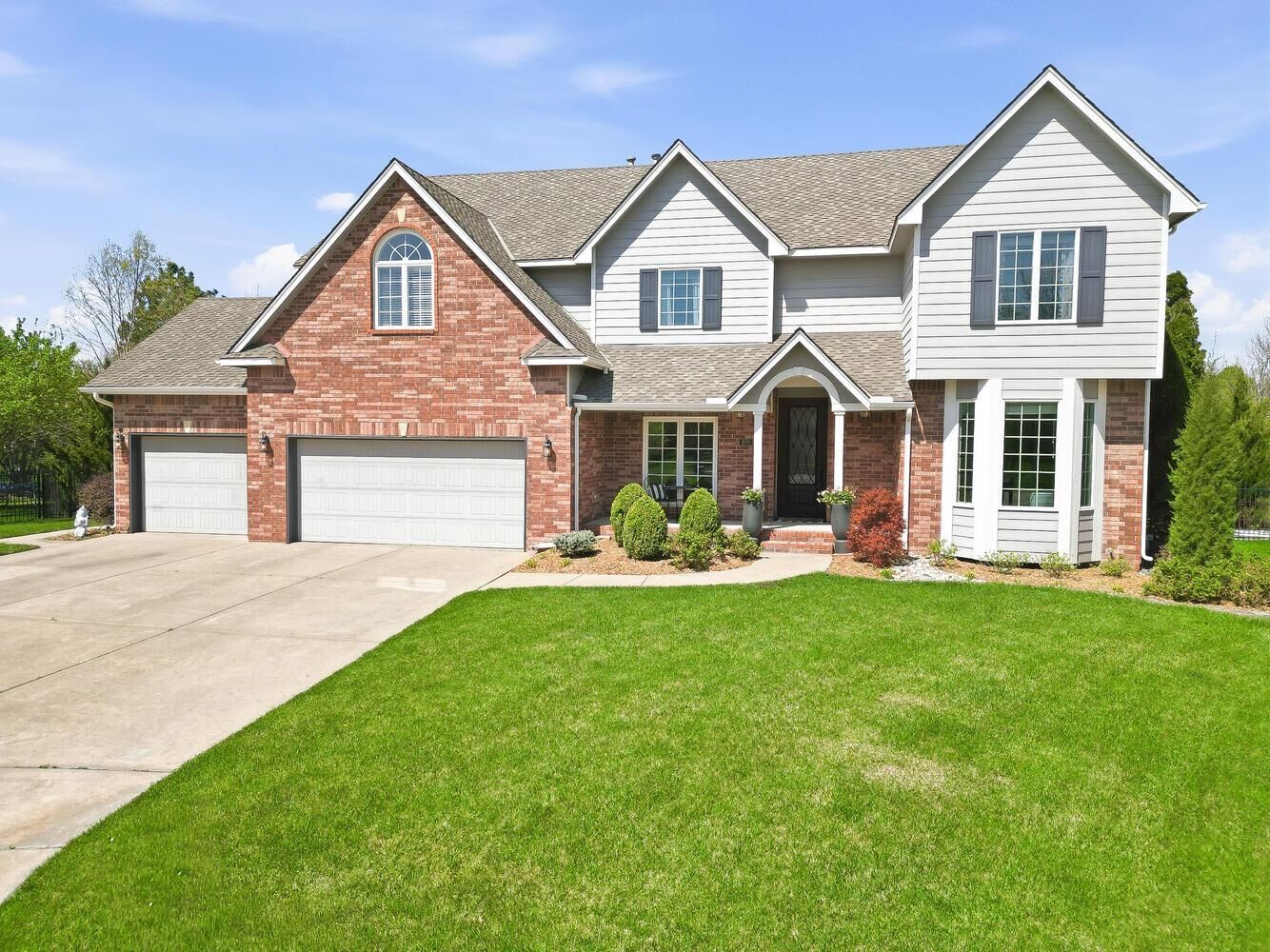 Property Photo: 109 N Chelmsford Ct KS 67230