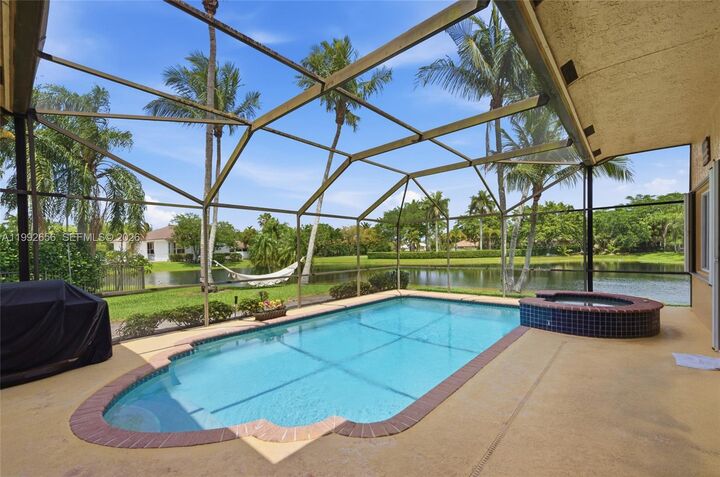 Property Photo:  3038 Lakewood Dr  FL 33332 