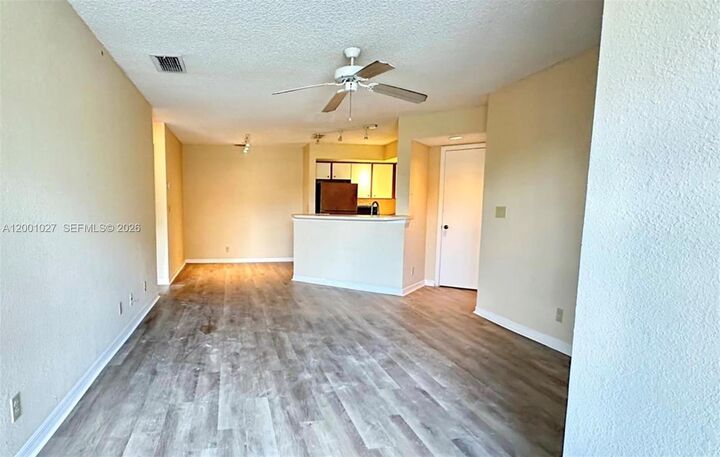 Property Photo:  3310 N Pinewalk Dr N 1823  FL 33063 