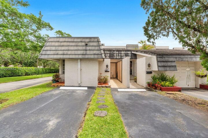 Property Photo:  6900 NW 5th St 201  FL 33317 