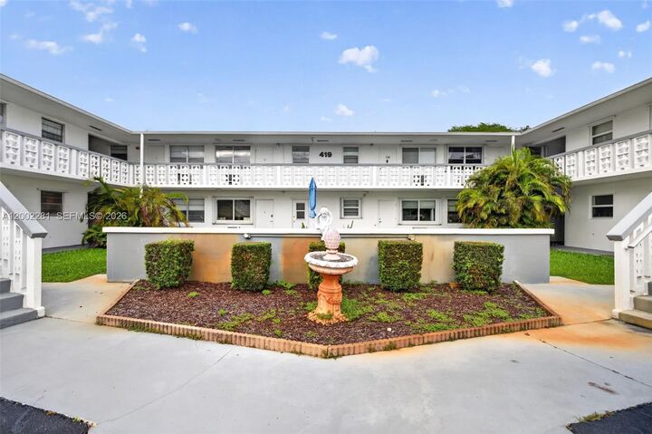 Property Photo:  419 S Crescent Dr 4  FL 33021 