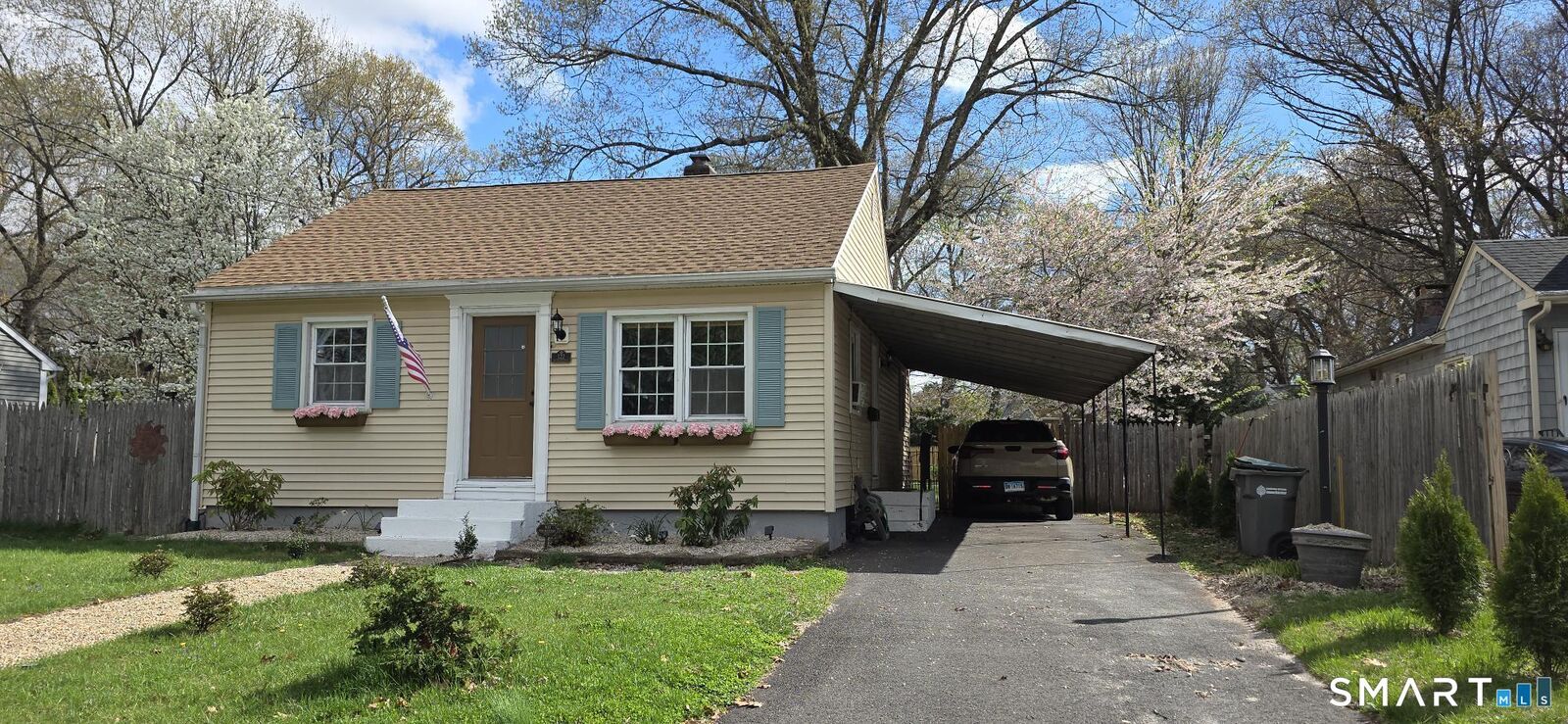 Property Photo:  122 Deepwood Drive  CT 06040 