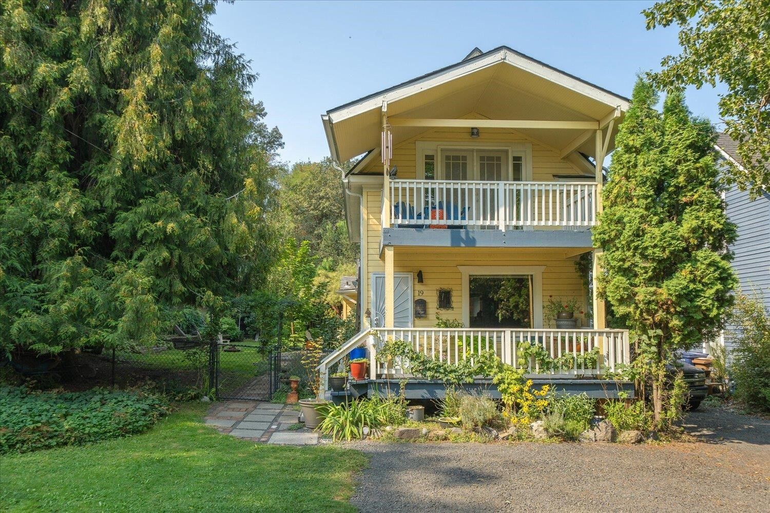 Property Photo:  19 N Ash St  WA 99201 